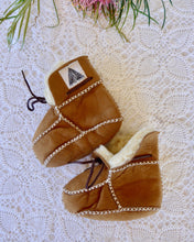 Load image into Gallery viewer, Tan Sheepskin Booties
