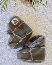 Load image into Gallery viewer, Grey Sheepskin Booties