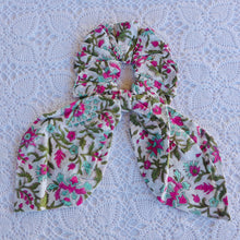 Load image into Gallery viewer, Mumma Scrunchie